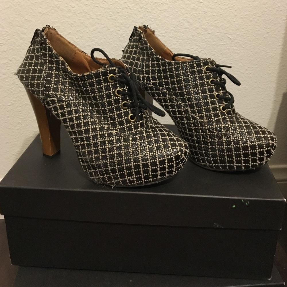 • Black&White Pumps •